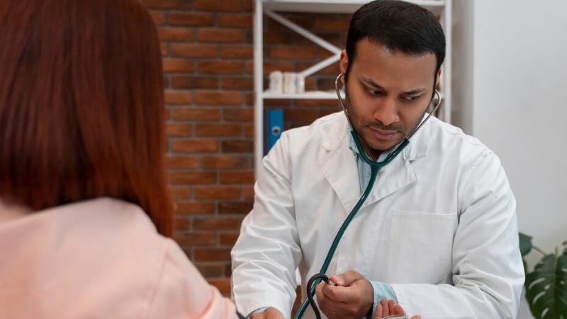 مقارنة باقات الفحص الطبي للشركات بالرياض